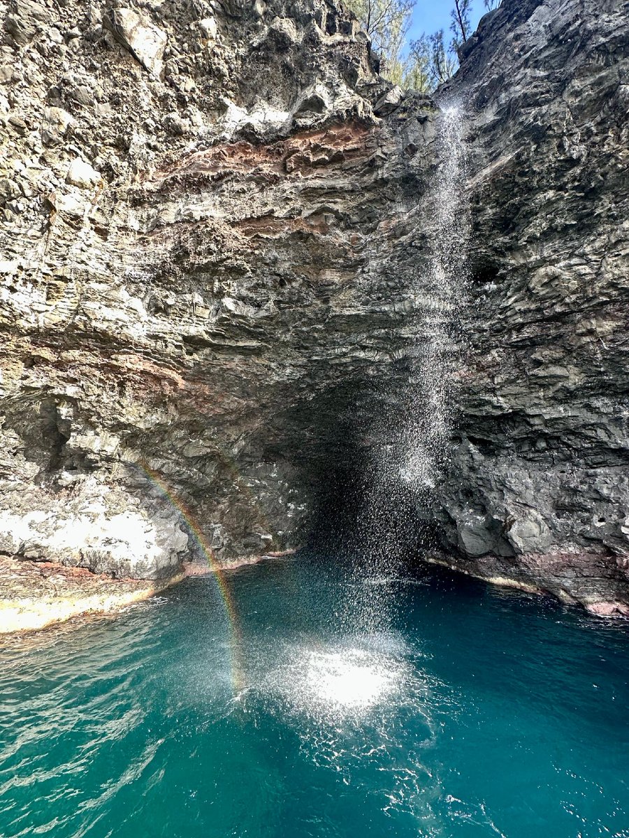 MakanaCharters's tweet photo. So blessed to have experienced another enchanting summer along the Nāpali coast.🌈

 #KauaiHawaii #Kauai #Waimea #WaimeaCanyon #Napalicoast #Kauaiisland #Kauaiboattour #Napaliboattour #Gohawaii #Kauaitravel #Kaui #Napaliboat #waterfalls https://t.co/Gos2JuC25f