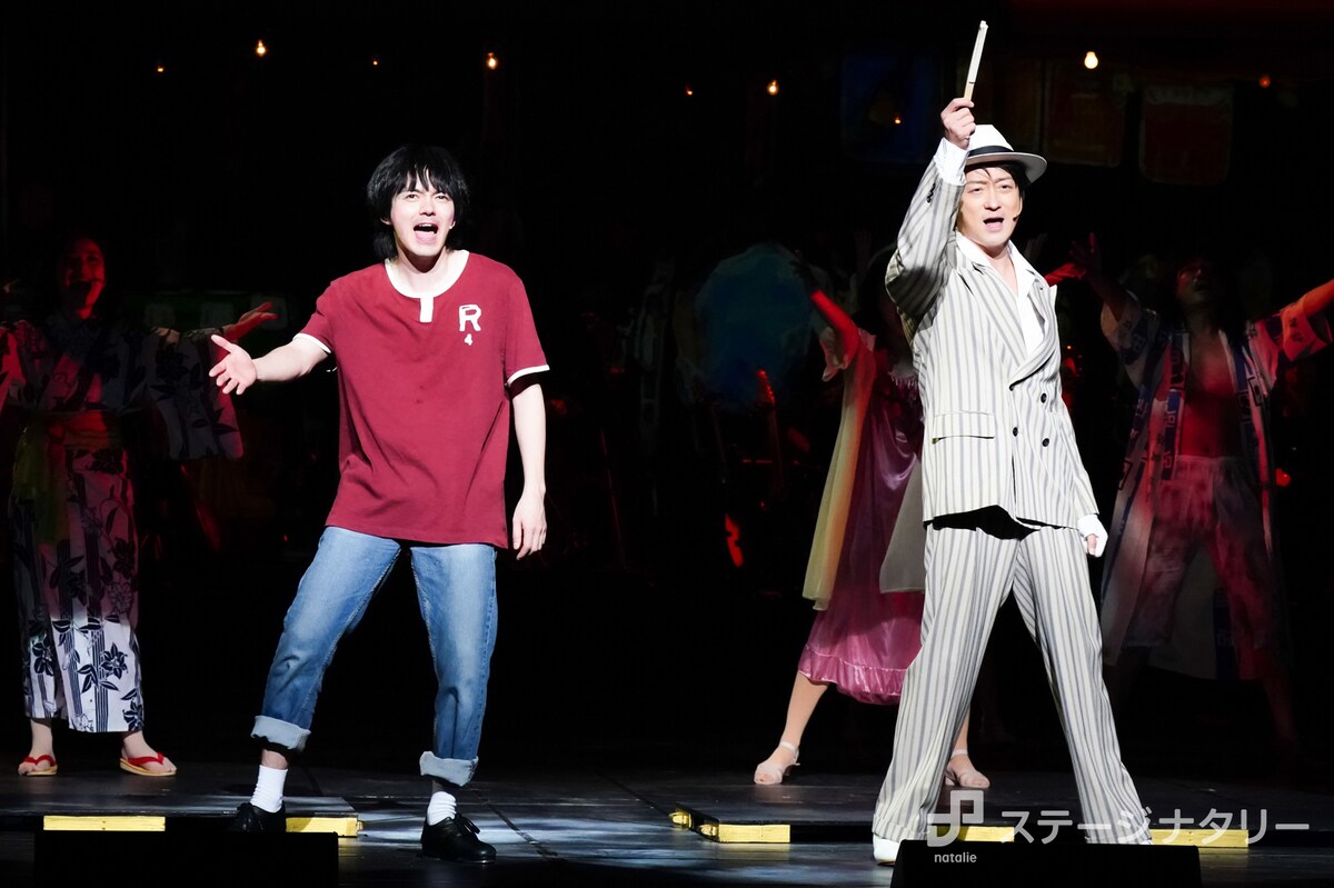 stage_natalie's tweet photo. 林遣都が若き北野武、山本耕史がその師匠演じる音楽劇「浅草キッド」開幕（舞台写真あり）
https://t.co/Rticp2QE6k

#林遣都 #山本耕史 https://t.co/mtzS4xZHZx