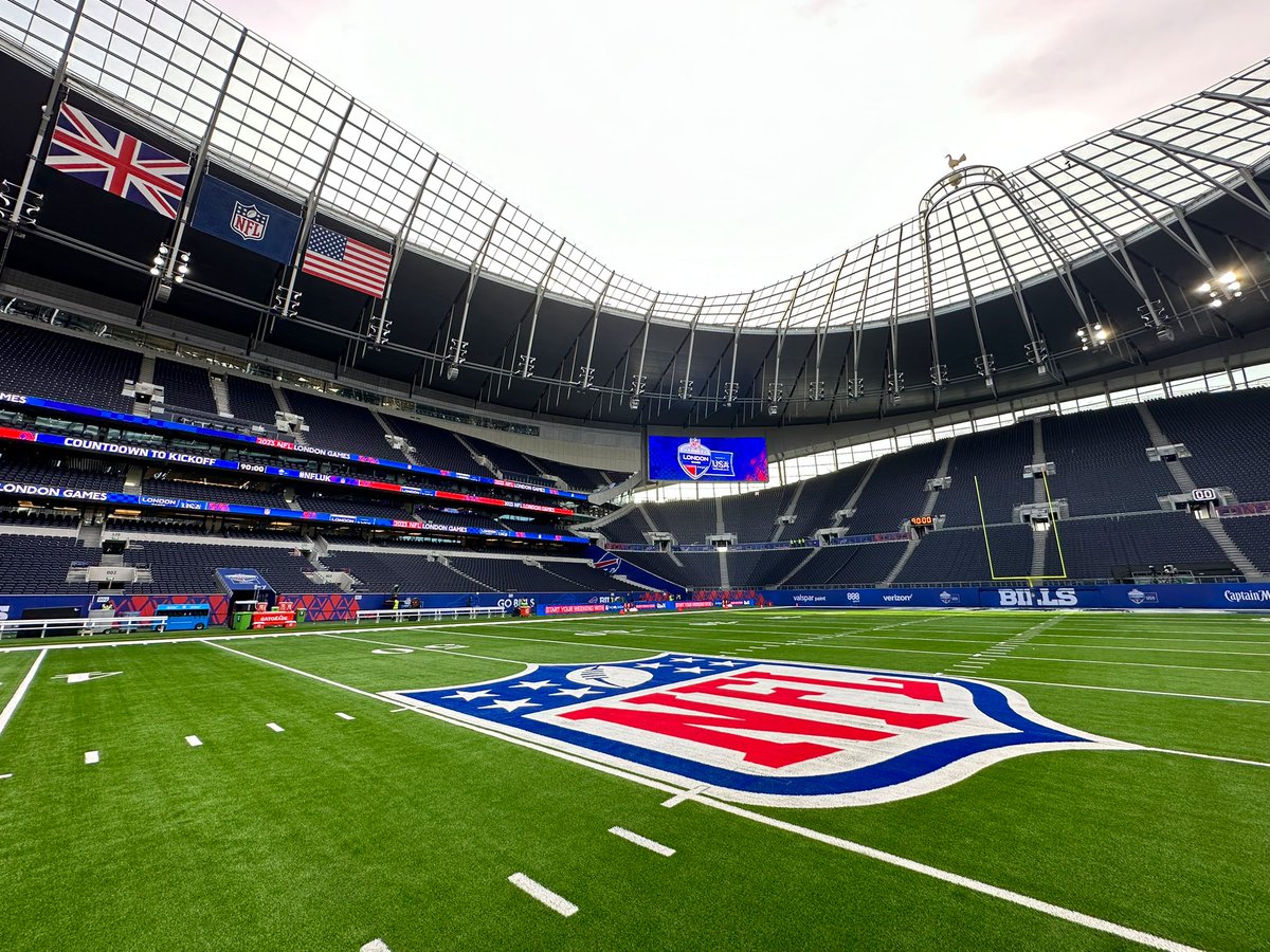 Worldstadium_EN's tweet image. #London | Today, the #NFLLondonGames returns to the only purpose-built NFL stadium outside of the U.S. — @SpursStadium Tottenham Hotspur Stadium.

Its retractable pitch is kept underground with LED lights, automated mowers, and irrigation.
📷 @NPappas23