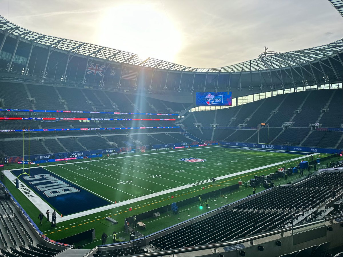 Worldstadium_EN's tweet image. #London | Today, the #NFLLondonGames returns to the only purpose-built NFL stadium outside of the U.S. — @SpursStadium Tottenham Hotspur Stadium.

Its retractable pitch is kept underground with LED lights, automated mowers, and irrigation.
📷 @NPappas23