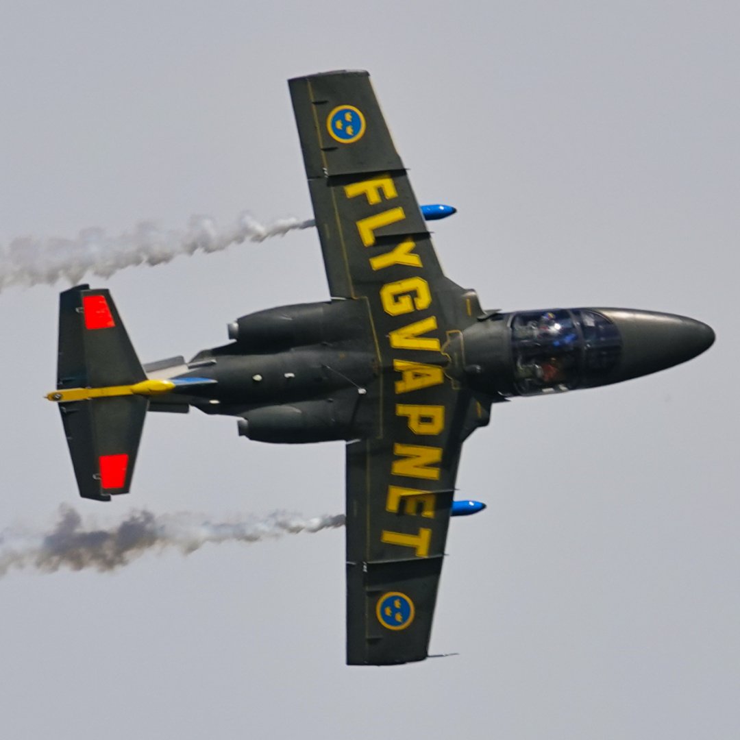 Michaelflying28's tweet photo. Swedish Air Force SAAB SK.60 60125/125 displaying RIAT 23.
#riat #raffairford #airtattoo #royalinternationalairtattoo #fairfordairshow #myriat #riat23 #swedishairforce #försvarsmakten #soldf #svfm #saab #saabgroup #saabinthesky #saab105 #saabsk60 #sk60 https://t.co/x1okQeDJff
