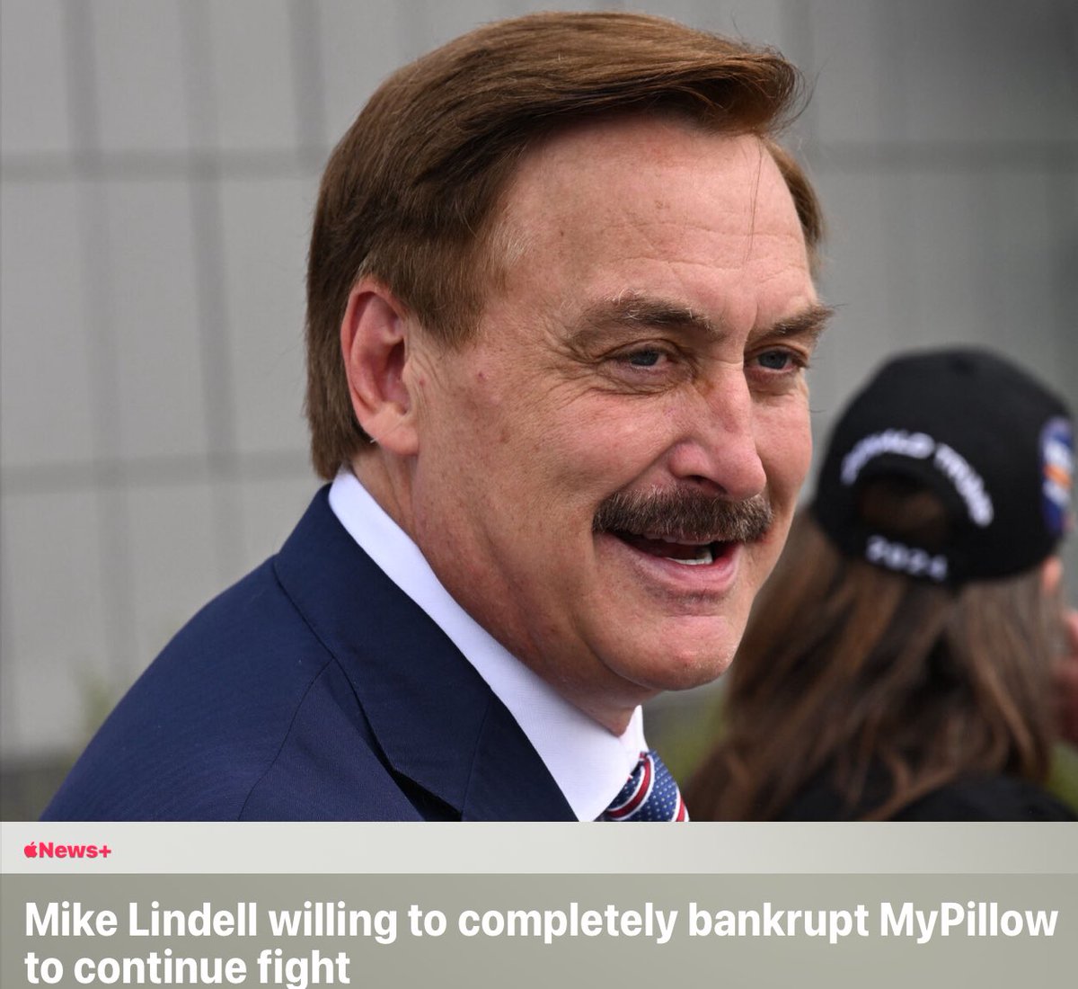 OmarPie's tweet image. Oh no, what will the world do without his cheap lump pillows?  @realMikeLindell is sure regressing to his old crack head self. 

#mikelindell #lumpypillows