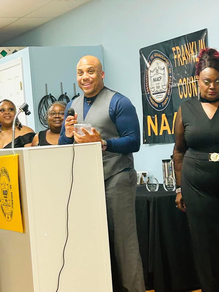 MrCoachReed's tweet image. John Howard Hunt was the first black principal appointed in my hometown. Last weekend, I heard his story (and so many others’) for the first time! I refuse to walk into school tomorrow with anything but thanksgiving coming from my mouth!
#BLESSED #LMSLEVELUP