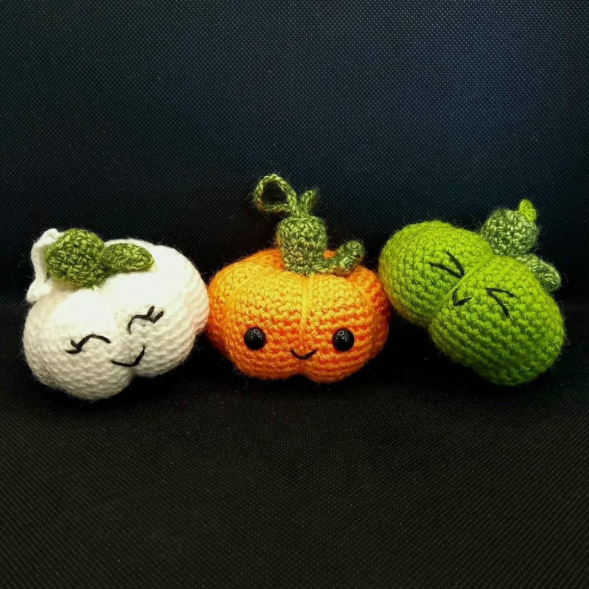 ClareKing27's tweet photo. Trick or Treat! Aren't these Crochet Pumpkins cute?! 
#HandmadeHour #CraftHour 
#UKCraftersHour #Halloween 

https://t.co/IVK4WVhVLQ https://t.co/ZUE2Wd31Ap