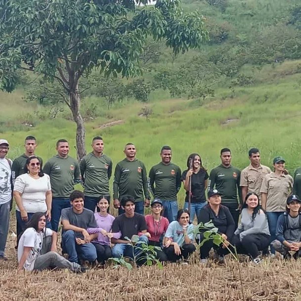 CegaCarabobo4's tweet photo. #08Oct En conmemoracion al Día Interamericano del Agua llevamos a cabo Gran Jornada Especial de Reforestación en conjunto con la Fundación Artecológico, efectuando la siembra de más de 150 plantas forestales.

#CEGACarabobo

@AmbienteGnb
@mineccarabobo
@GnbGaranteDePaz https://t.co/pDVdIKb8bS