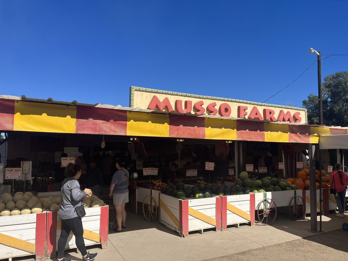 Leroy_Garcia's tweet photo. There’s nothing like being on the farm!!! 😊😊😊 #mussofarms #pueblogreenchile #fall https://t.co/jXKlDbOkvl