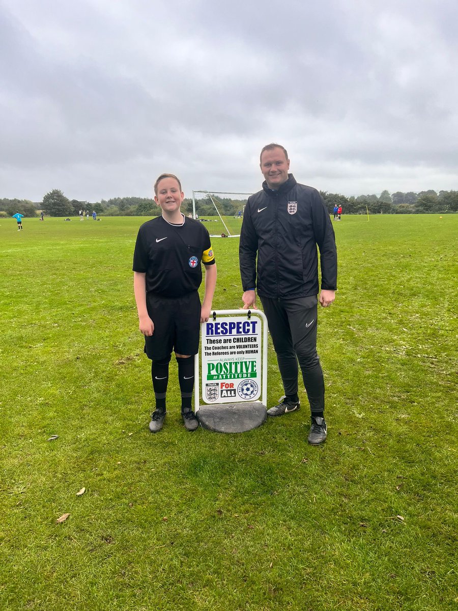 NorthRidingFA's tweet photo. Great to see lots of our new trainee referees out refereeing in local grassroots games across the weekend 🙌

As always, our amazing volunteer Referee Development Team providing support, encouragement and guidance ❤️

1/2 https://t.co/DNeCCfSpi2