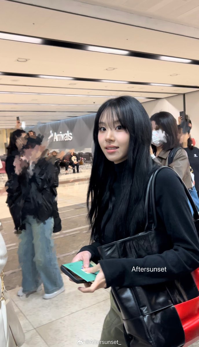 chaeyoungspics's tweet photo. imagine being this pretty https://t.co/glSf0Z50TV