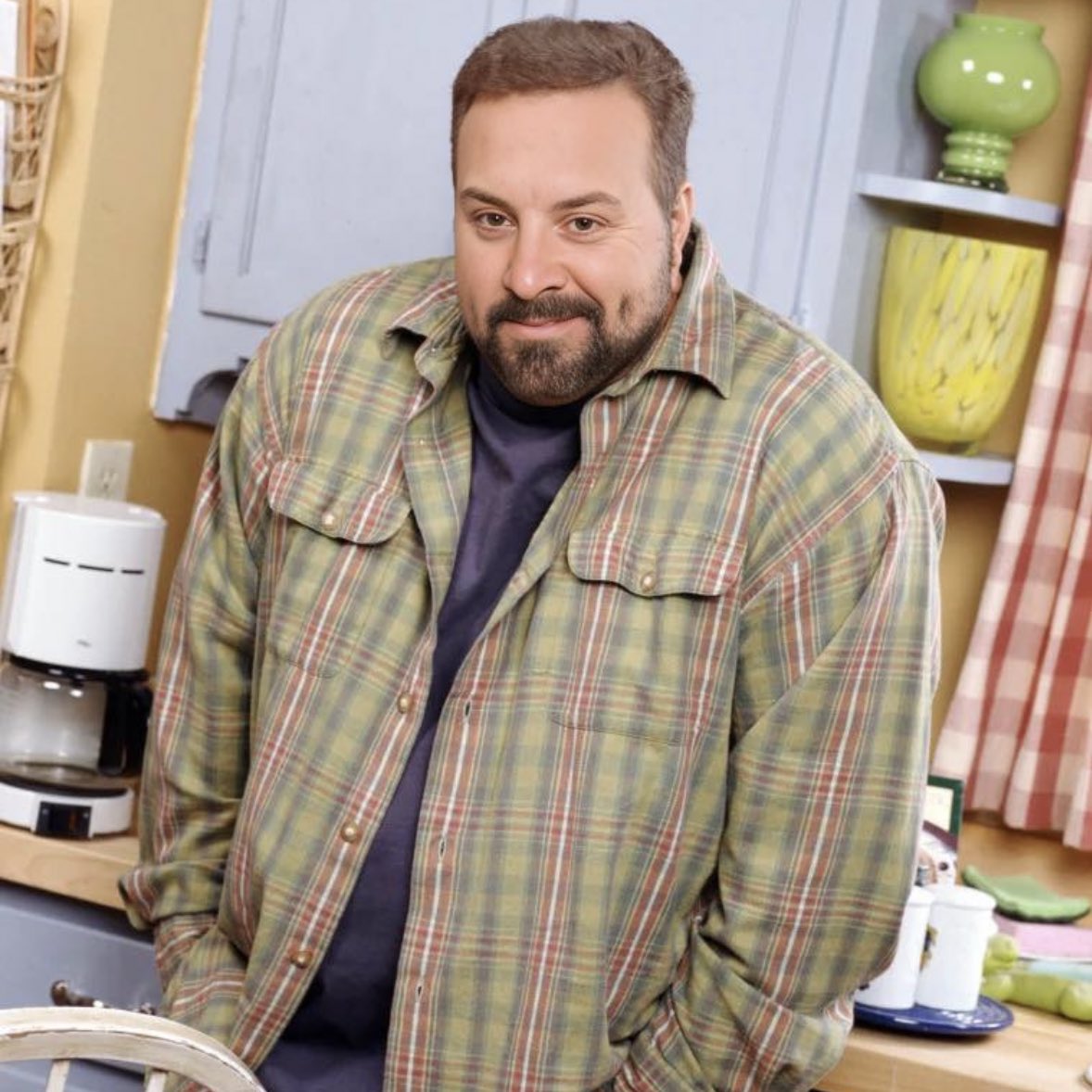 Matt Patricia watching the Patriots offense in 2023