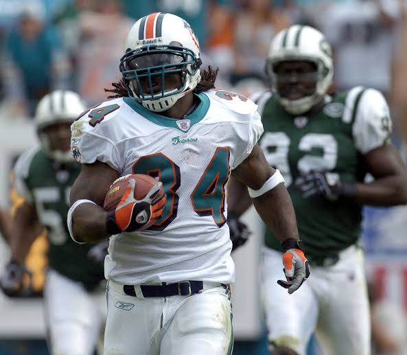 Csarmerc10's tweet photo. Saludos @ramon_aranza, @pepesegarra.
Primera ocasión en la historia que Miami le anota 30 puntos a los New York Giants.
4ta ocasión en la historia que Miami anota 30 o más puntos en sus primeros 2 juegos en casa.
La más reciente en 2002.
#FinsUp #NYGvsMIA #DatosDolphins https://t.co/44nI6MSwyc