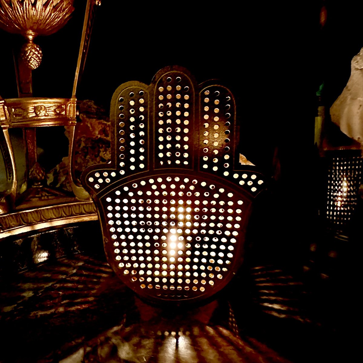 mehmedkoenig's tweet image. Ich heiße Mehmed, bin Moslem und ich muss was loswerden.
1. Ich bin Moslem und ich verurteile den Terror der Hamas - ohne „Wenn und Aber“. Diejenigen die dies nicht tun und der anderen Seite Menschenfeindlichkeit vorwerfen oder die Taten der Hamas rechtfertigen, sollten sich…