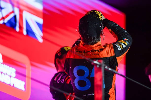 OscarPiastriFan's tweet photo. Qatar Dump ! 🇶🇦 

@OscarPiastri a réalisé l’un des meilleurs week ends de sa carrière !

Course sprint🥇 
Course🥈 

Quel Grand prix de FO-LIE 🤯 https://t.co/NrU6DTV5Zc