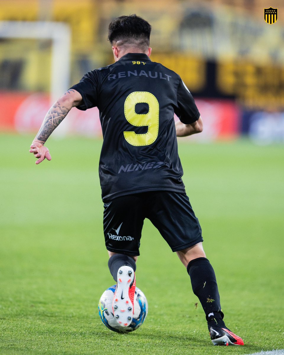 OficialCAP's tweet photo. El agradecimiento a nuestros sponsors @AntelDeTodos, @DIRECTVUy, @bbva_uruguay, @RenaultUy, #Núñez y @PUMA_Uy por hacer que la camiseta aniversario de los #132AñosDeGloria se vea tan hermosa ✨ https://t.co/So6z8oWSeP