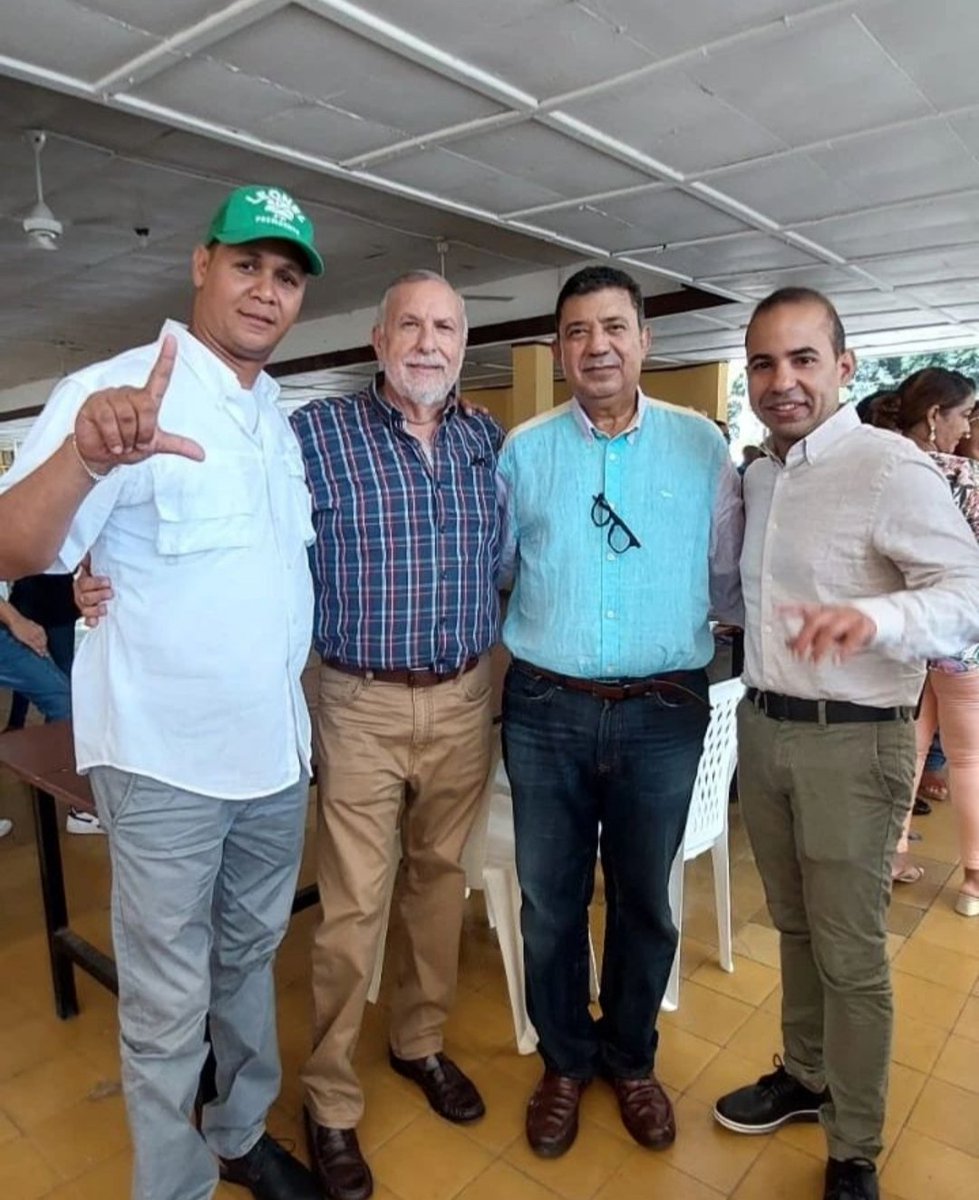 rafadiputa2's tweet photo. Proclamación de los candidatos Fuerza del Pueblo en La Vega.

Felicitamos a los compañeros Paul Piña candidato por el distrito Tireo, por La Sabina  Emilio Corcino y @euclideslavega como seguro Senador de la provincia.

Con la Fuerza del Pueblo venceremos!

#RafaColladoDiputado https://t.co/tGOdEPw92L