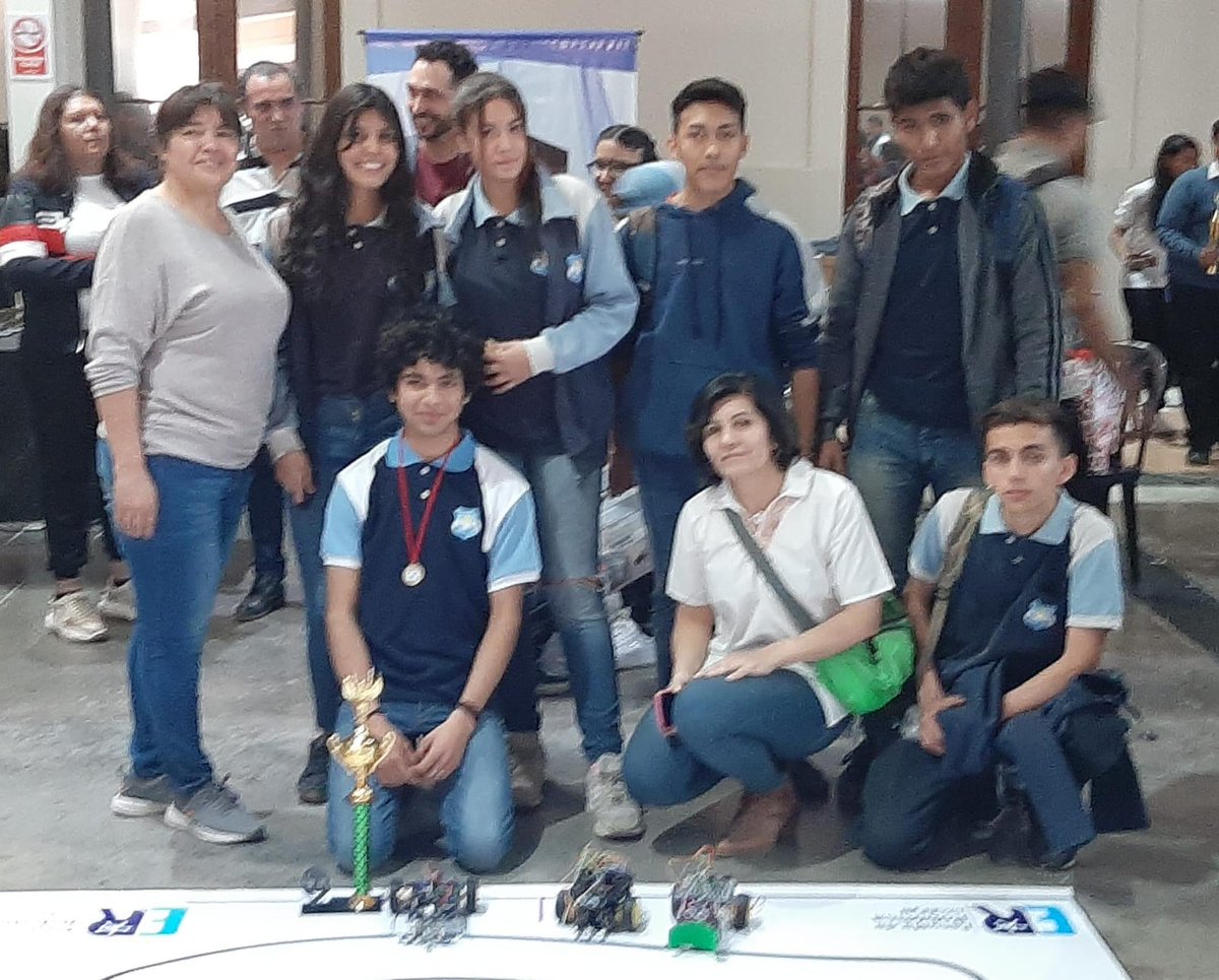ZelayaDaniel33's tweet photo. 1er puesto en la Liga Nacional de Robótica!! Felicitaciones a todos estos pequeños genios formados en una escuela pública Riojana!! @amolinalarioja @QuintelaRicardo https://t.co/POahOq6uD7