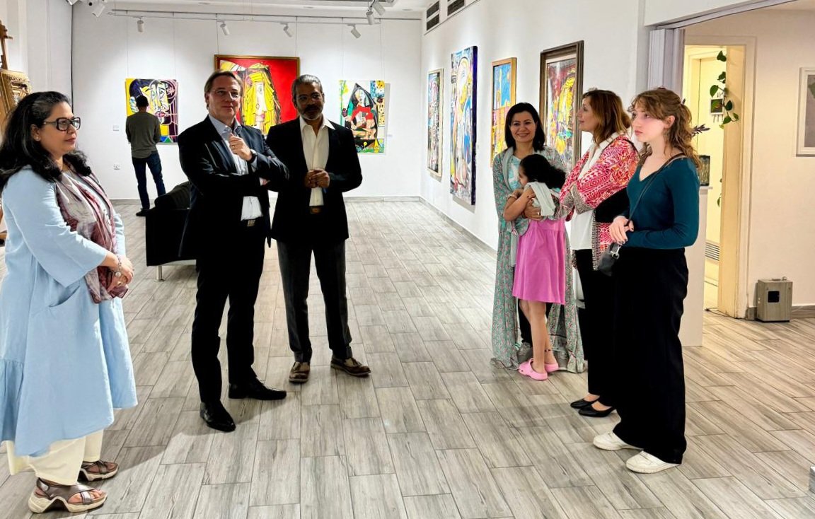 سعيد جدًا باكتشاف معرض الرسام السعودي <a href="/alaameri2/">Mohd alaameri</a>، "بيكاسو السعودي"، في غاليري <a href="/synergyarthub/">Synergy Art Hub</a> في قلب مركز #موسى بالرياض ! شكراً للسيدة علياء الدقس والسيدة صبيحة مجيد على ترحيبهما الحار!
 🇨🇵💙🇸🇦🎨