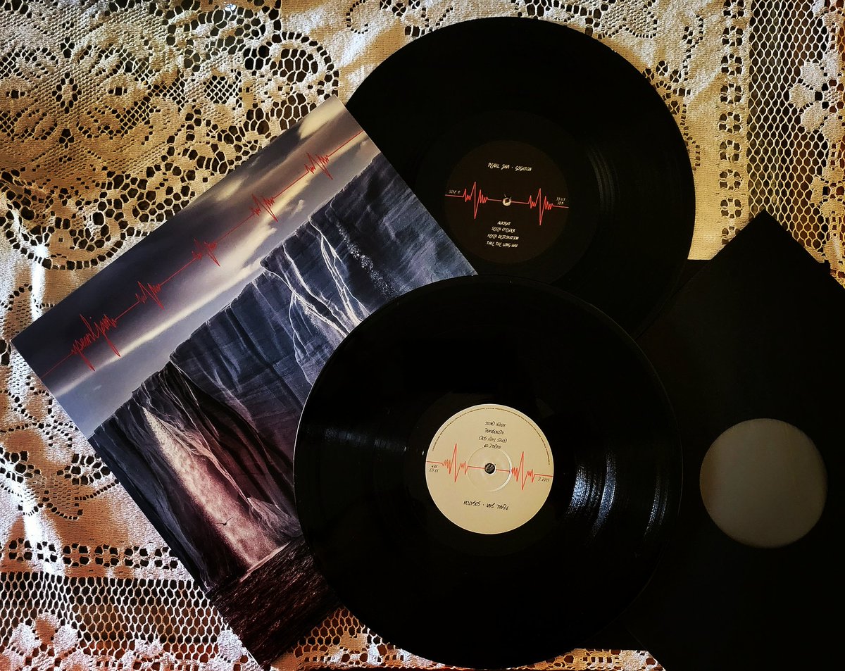 monja5's tweet photo. Le zone di comfort servono per sentirsi a proprio agio.

Quindi ho pensato di iniziare il campionato con la mia: vinile, Pearl Jam.

#pearljam #vinylcollection #vinyloftheday https://t.co/BUpCoUwhTZ