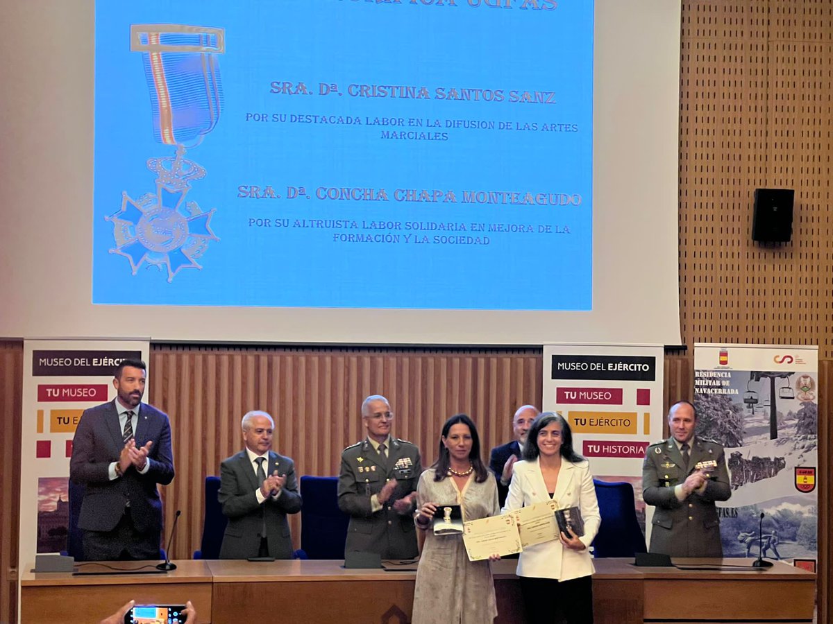 ConchaChapa_'s tweet photo. ¡Un agradecimiento especial a @UGFAS_ @RfeEsgrima y @RFEKarate por su premio y por brindarnos una velada inolvidable! 🌟🥂 ¡Sigamos trabajando juntos para promover los valores de la sociedad y el deporte! 💪 #UGFAS #WePoderosas https://t.co/yLJuoZj1xt
