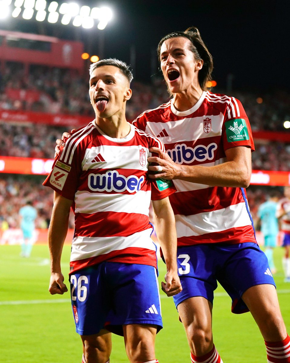 GranadaCF's tweet photo. 💎❤️💫

TE QUEREMOS, @brryann11. 

#𝙀𝙩𝙚𝙧𝙣𝙖𝙇𝙪𝙘𝙝𝙖 🇦🇹 | #GranadaBarça https://t.co/YsyfJhMG82