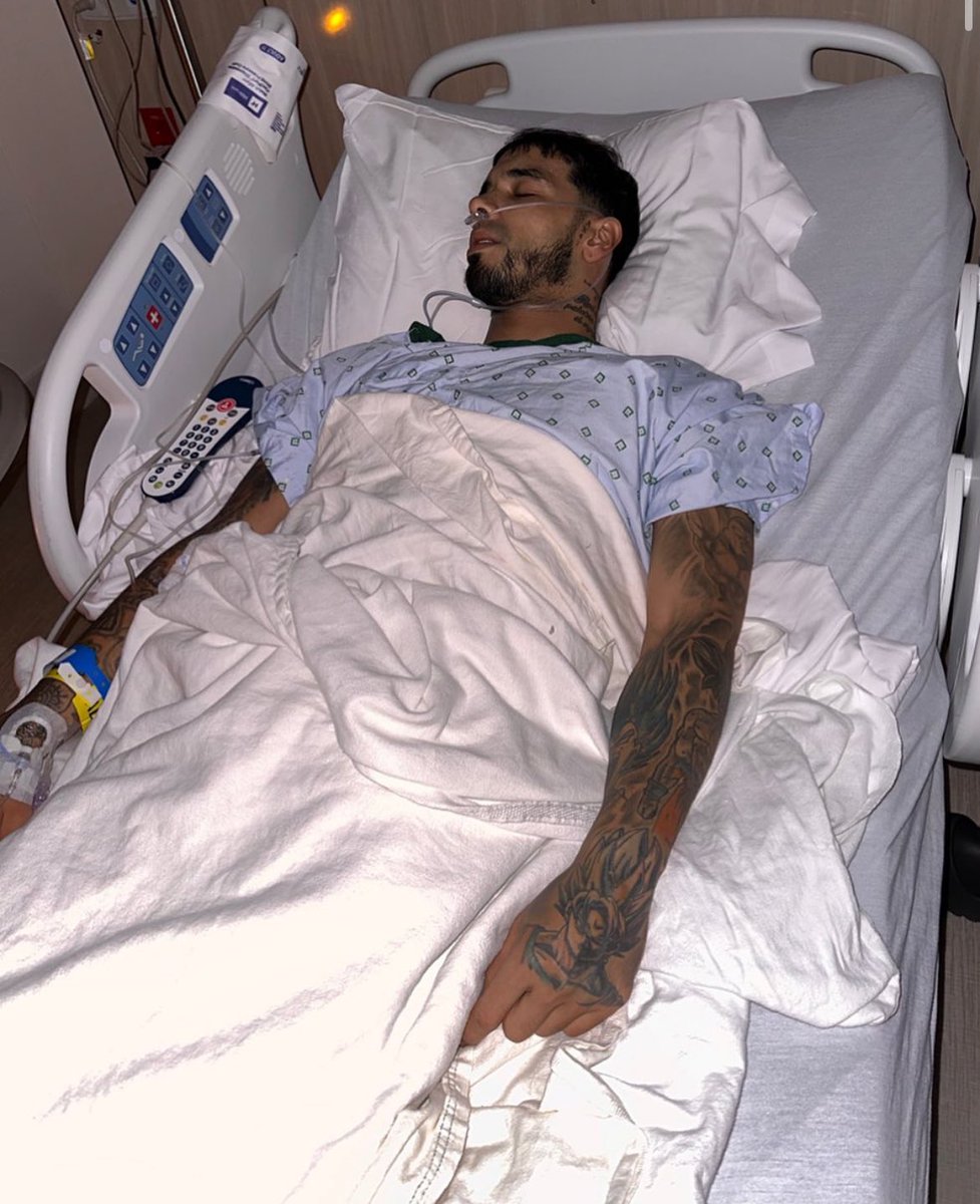 ELHOMBREW's tweet photo. 🚨 ANUEL FUE OPERADO DE EMERGENCIA AYER

ROMPECORAZONES iba a salir en 2 semanas pero se RETRASARÁ 💔

Anuel ESTÁ VIVO eso es lo importante 🙏🏽 https://t.co/bSa60nB2MR