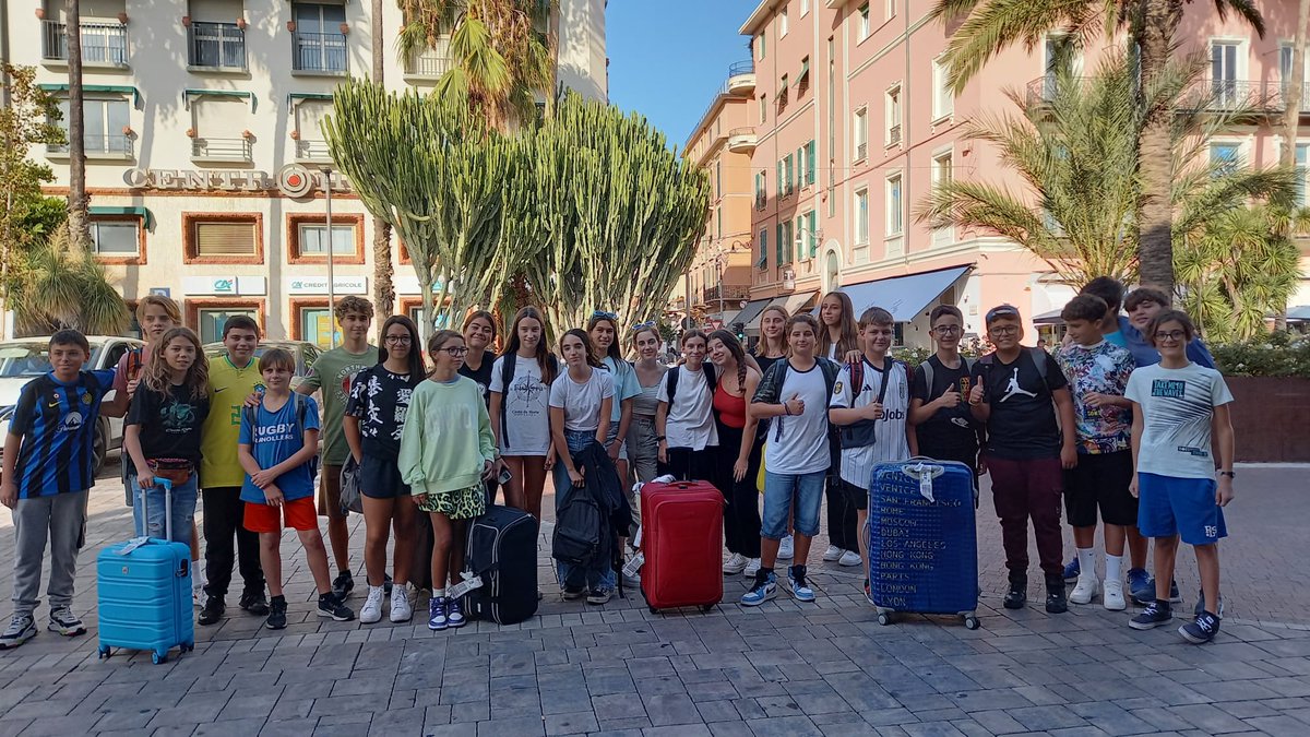 BelleraProjecte's tweet photo. Els alumnes de 2n d'eso que el curs passat van participar en l'acollida de Bordighera ja són amb els seus companys a Itàlia. Avui hem volat a Niça i després hem continuat el trajecte fins a Bordighera en tren resseguint tota la costa francesa.#acreditacio
@sepiegob @EplusCatEdu https://t.co/RKBvHZyawD