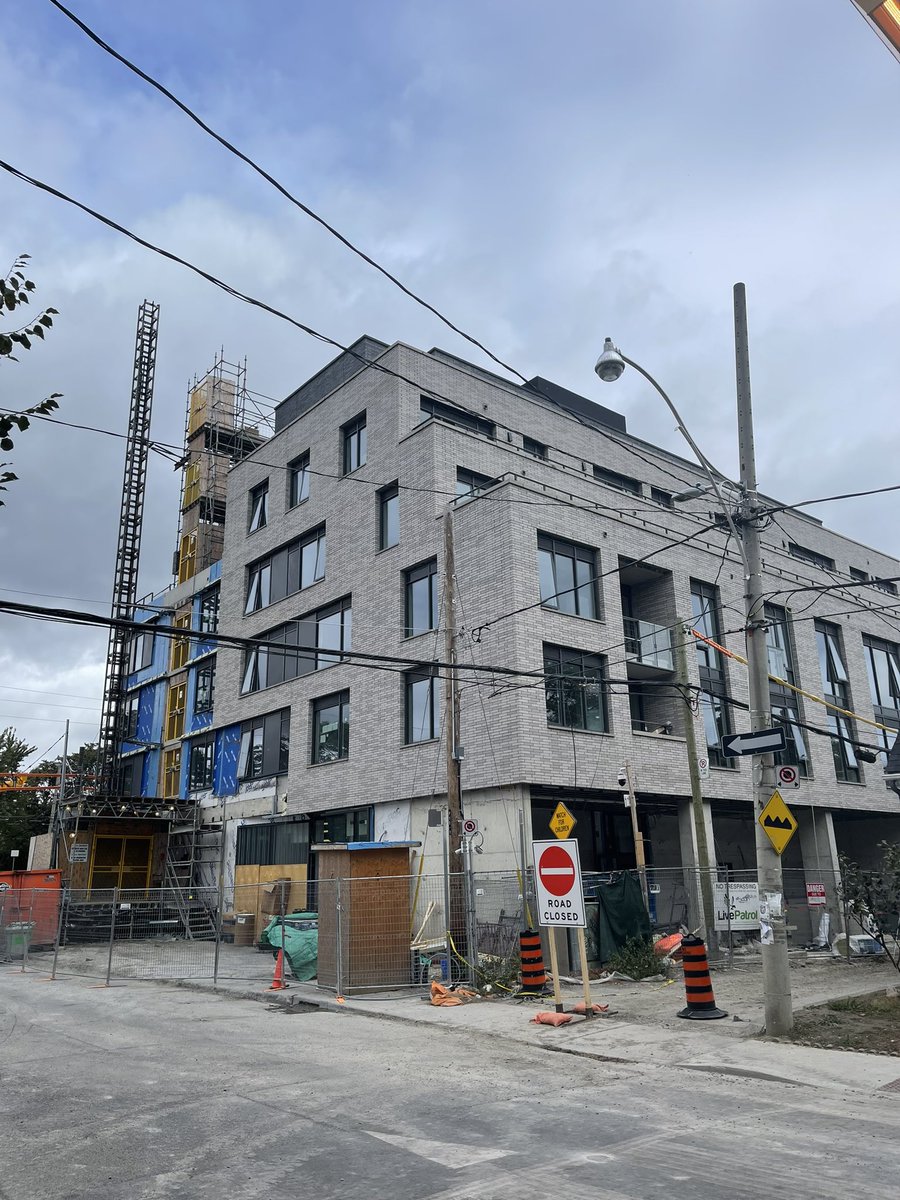 globizen's tweet photo. Nice brickwork on Queen East. https://t.co/B6dNAGi4bB