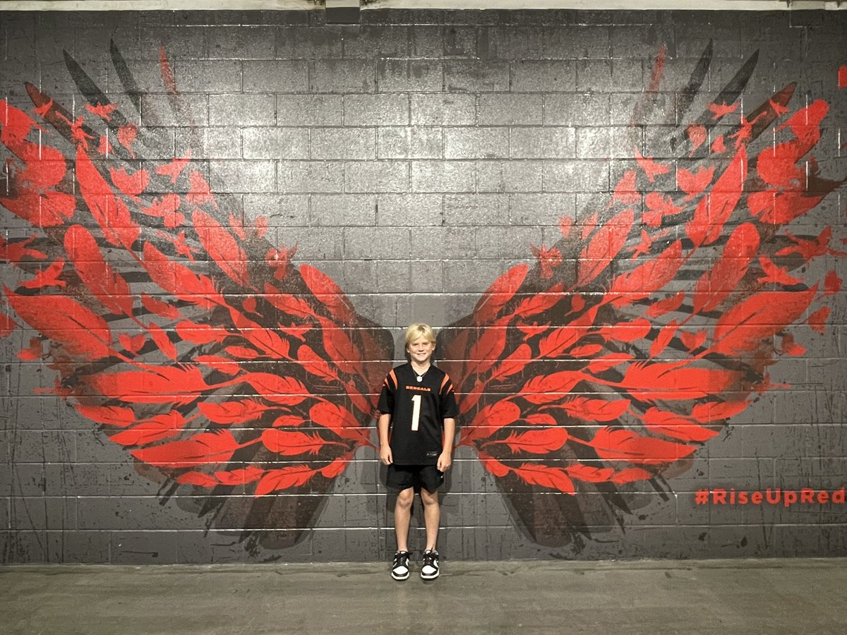LeeAnnaMiller1's tweet photo. #BirdGang who Dey? https://t.co/44mnqc7710