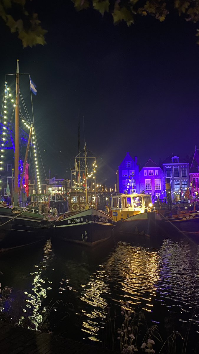 amvanbuuren's tweet photo. Furieade Maassluis #lichtjes #feest #maassluis https://t.co/0cdhBE6Blc