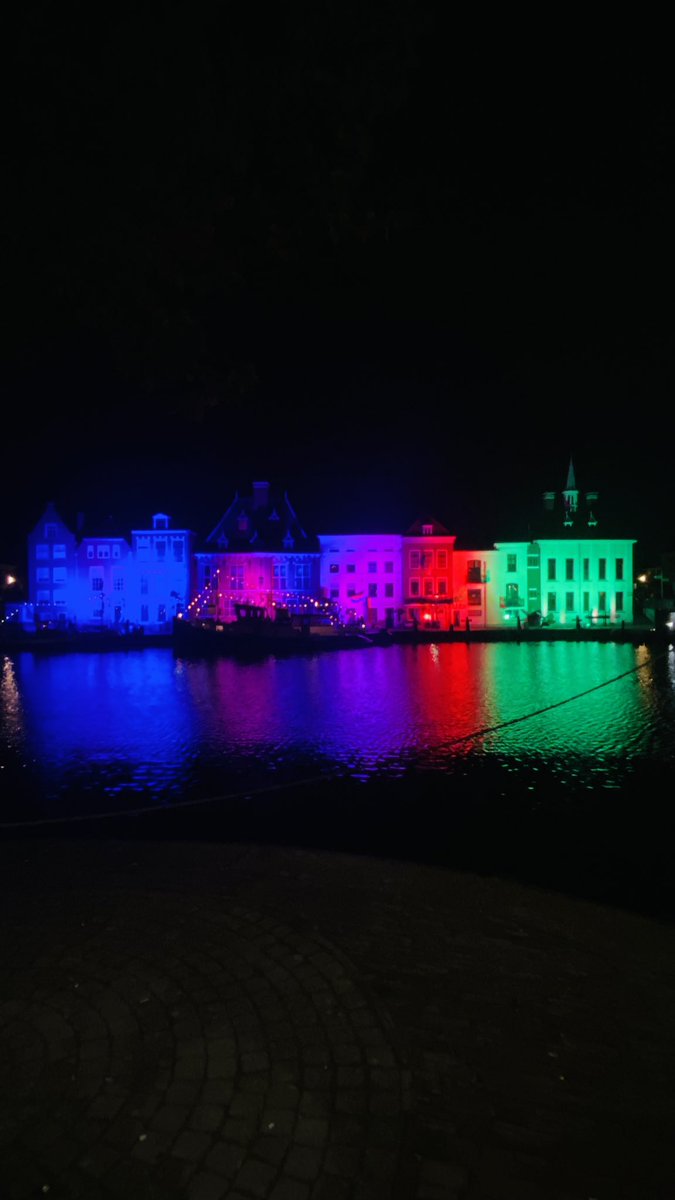 amvanbuuren's tweet photo. Furieade Maassluis #lichtjes #feest #maassluis https://t.co/0cdhBE6Blc