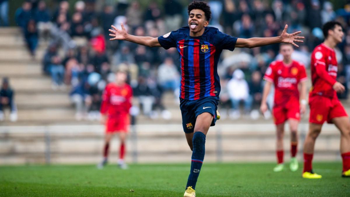 2010MisterChip's tweet photo. ‼️ R É C O R D🔵🔴H I S T Ó R I C O ‼️

Lamine Yamal (16 años y 87 días) supera a Fabrice Olinga (le marcó con el Málaga al Celta en 2012 con 16 años y 98 días) y se convierte (aprovechando su última oportunidad) en el GOLEADOR MÁS JOVEN EN TODA LA HISTORIA DE LA LIGA. https://t.co/CfNrk6T8Hp