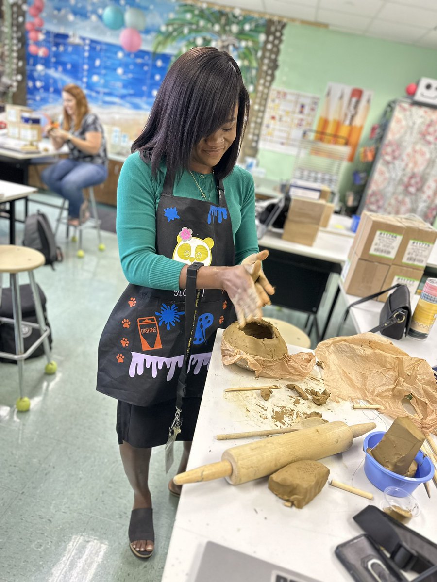 VAoftheArts's tweet image. ART TEACHERS from all over @BibbSchools came #together for the Builder Series Professional Development to collaborate, inspire one another and share techniques at Vineville Academy of the Arts #Built4Bibb #ArtsReallyTeach @dan_a_sims