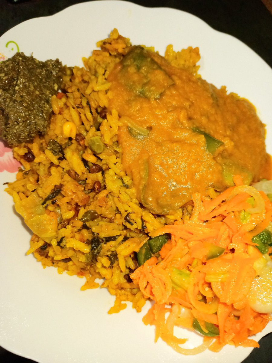 cindynaidoo3's tweet photo. This was my supper this evening #VegBreyani #MintAlmondPecanNutChutney  aka #PudinaChutney #Salad #DhallwithBrinjal #PaniPuri all prepared by #Me #Yummy😋 #Purtassi🙏 #Fasting #LovingFasting https://t.co/okSrn0NHok
