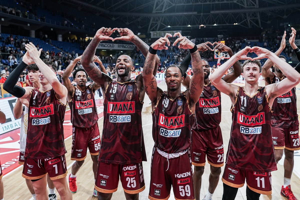 REYER1872's tweet photo. We love this game 🫶 
We love Reyer 🦁

#uniti https://t.co/X0djNWYfbc