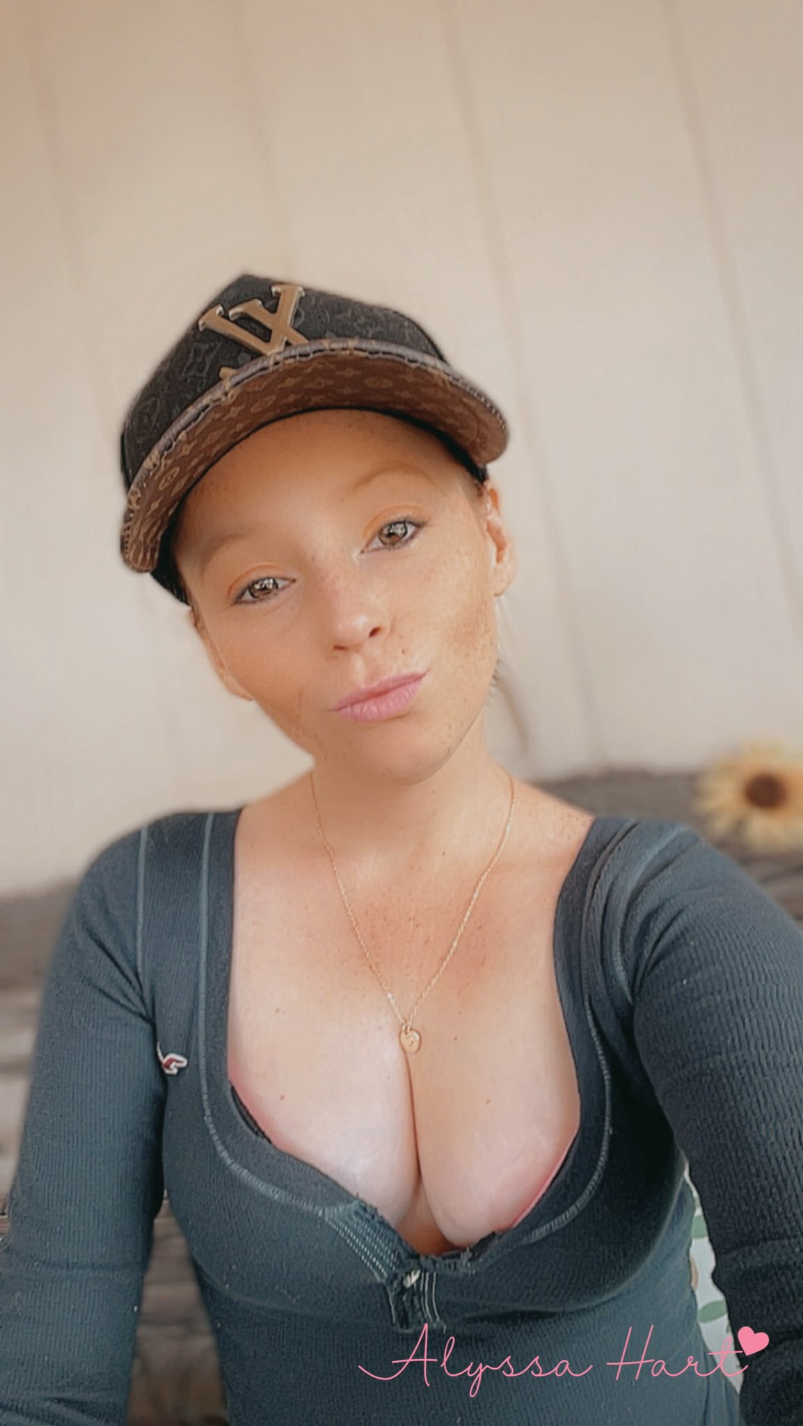 Gonna go get my nails done https://t.co/7T6Bh0IAAr