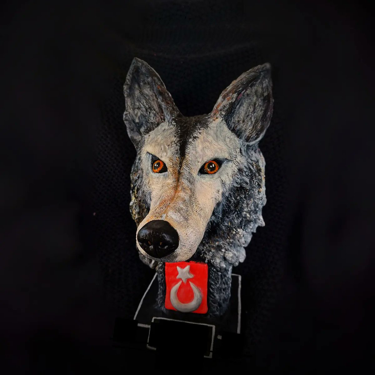 homoart2's tweet photo. 🐺🐺🎨 
#art #sculpture #wolf #kurt #bozkurt #arts #Statue https://t.co/jcJc2za7P3