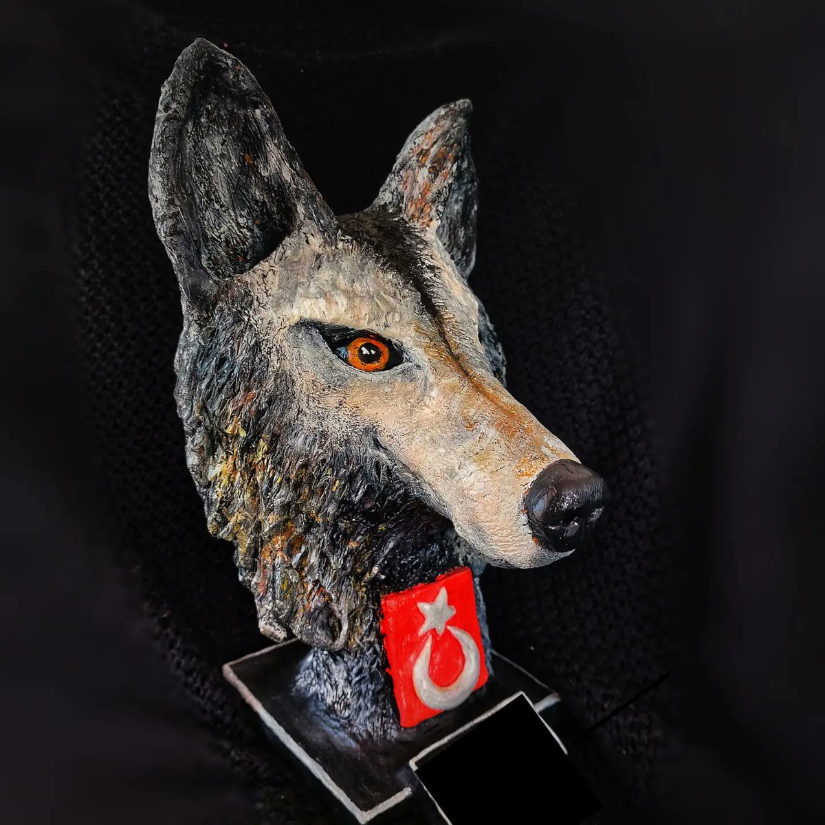 homoart2's tweet photo. 🐺🐺🎨 
#art #sculpture #wolf #kurt #bozkurt #arts #Statue https://t.co/jcJc2za7P3