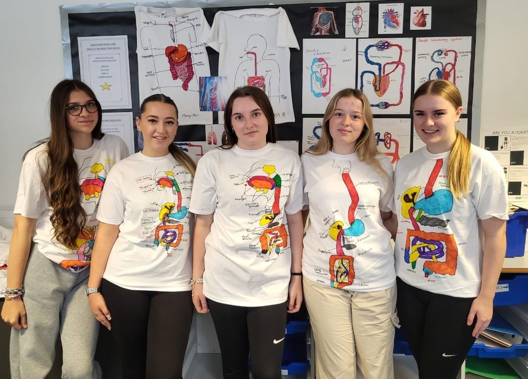 OrielHighSchool's tweet photo. Love this from last week! These Y12s showing off their Anatomy & Physiology work in Health and Social Care! They were learning about the digestive system - drawing & labelling their own Digestive System t-shirts. πππ #Creativity #HardWorkPays #OrielSixthForm https://t.co/qGJAhalrVe