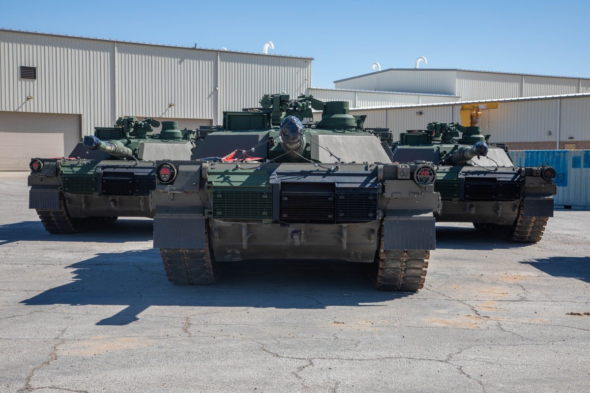 11ArmoredCavReg's tweet image. Blackhorse Armored Crewmen train themselves on the M1A2 SEPv3 Abrams that arrived. After familiarizing themselves with the new capabilities these tank, Troopers will conduct gunnery at the end of October to completely immerse themselves in the training. @ntclead6 @70thRCO