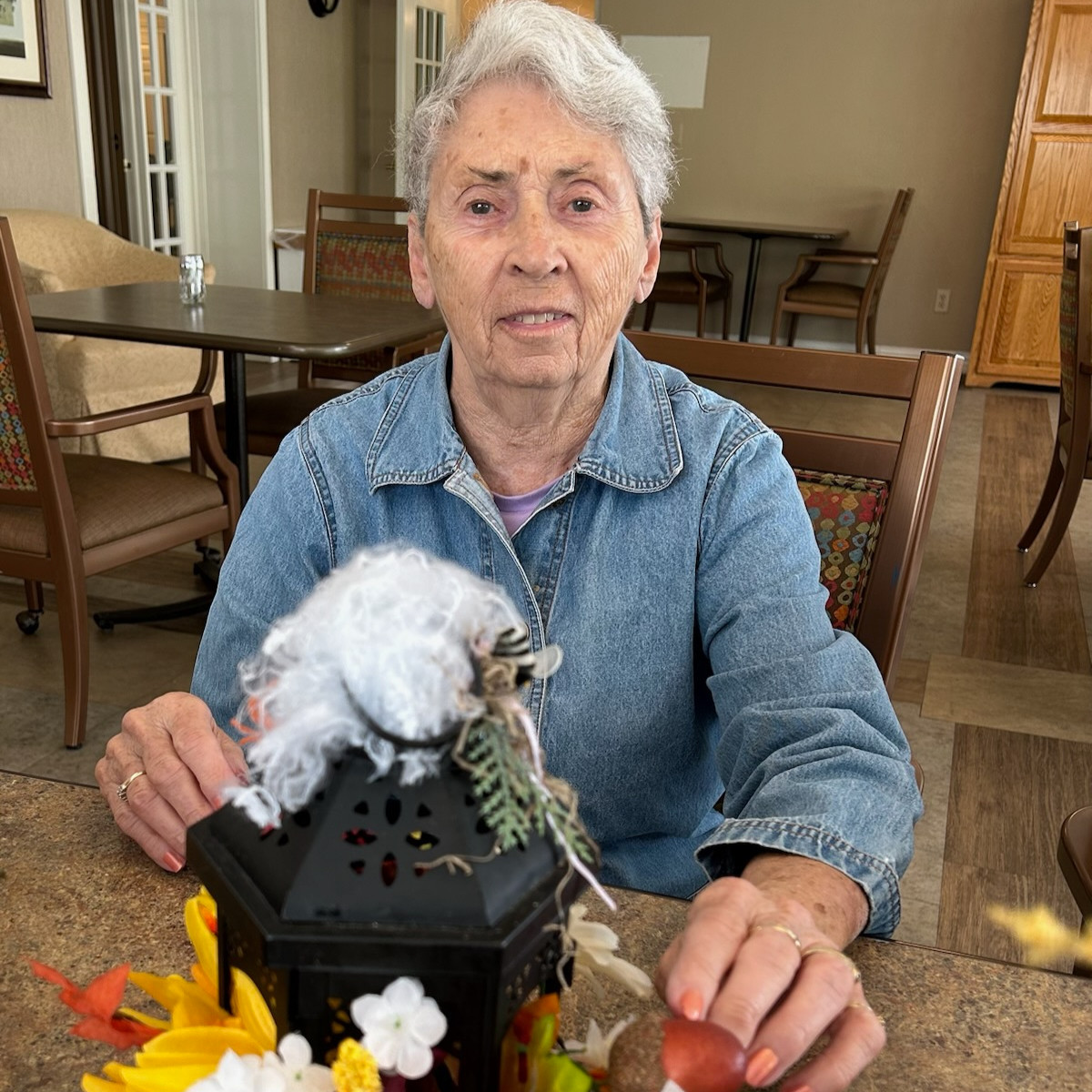 CountryMeadows's tweet image. Time to get crafty! Our York-South Connections Memory Support Services residents created fall floral arrangements for their dining area for all to enjoy. 

#feelslikefall #seniorliving #seniorcare #tellourstories #thrivingnotsurviving