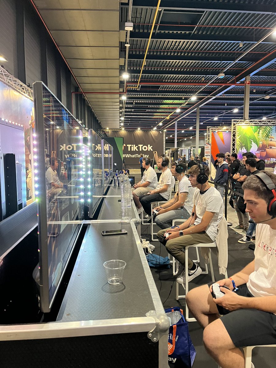 And it’s a wrap! Thank you <a href="/GameForceNL/">GameForceNL</a>, you were amazing! 

Huge congrats to LO€K3D.UP for winning the finals of the #BeneluxBrawl against @WelzyEsports! 

See you next time 👋