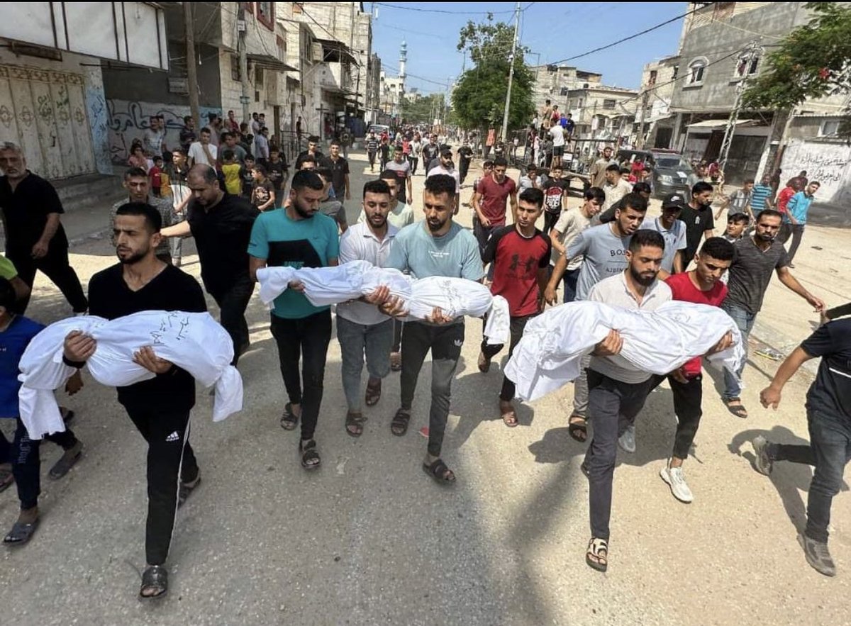 LadyVelvet_HFQ's tweet photo. Fathers burying their babies today in Palestine. https://t.co/nGqasFYDwZ