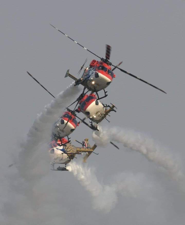 vikasdinkar10's tweet photo. नमस्कार साथियो एयर फोर्स 91 वीं स्थापना दिवस के अवसर पर प्रयागराज मे एयर शो के प्रदर्शन को देखने का सुखद अनुभव प्राप्त हुआ विकास दिनकर अधिवक्ता उच्च न्यायालय इलाहाबाद https://t.co/2Inz8m7acK