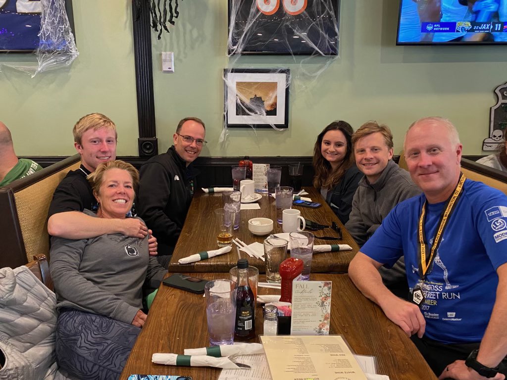 HE_Consulting's tweet photo. HigherEchelon’s Rocket City Runners participated in the #RunArmyStrong #ArmyTenMiler today as they get ready to start the week at #AUSA! Afterwards some of the team members gathered at McNamara's Pub.
👊👊🏆 Go team and #gohigher!
#ausa2023 #armystrong https://t.co/puYG2APmFL