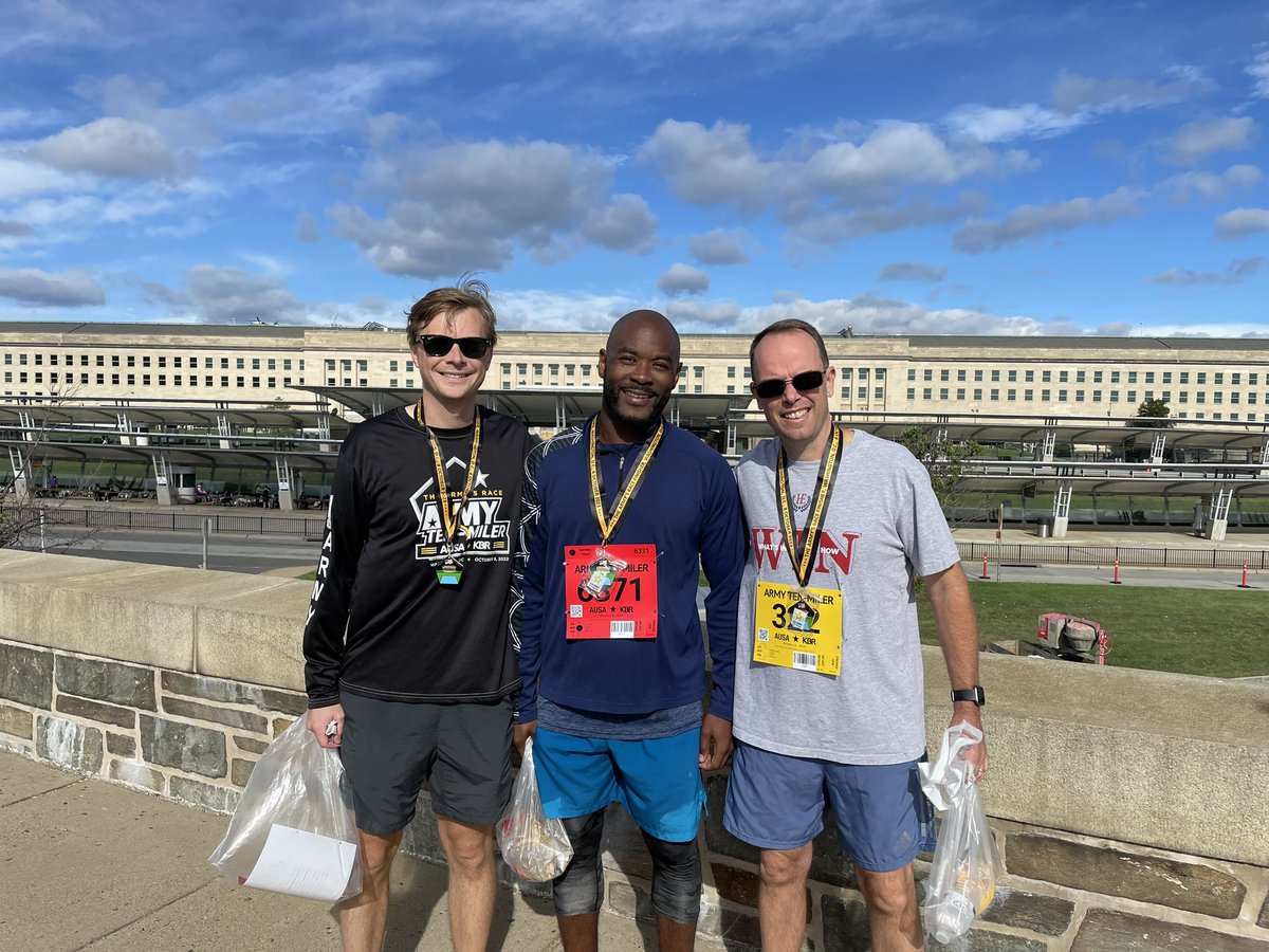 HE_Consulting's tweet photo. HigherEchelon’s Rocket City Runners participated in the #RunArmyStrong #ArmyTenMiler today as they get ready to start the week at #AUSA! Afterwards some of the team members gathered at McNamara's Pub.
👊👊🏆 Go team and #gohigher!
#ausa2023 #armystrong https://t.co/puYG2APmFL