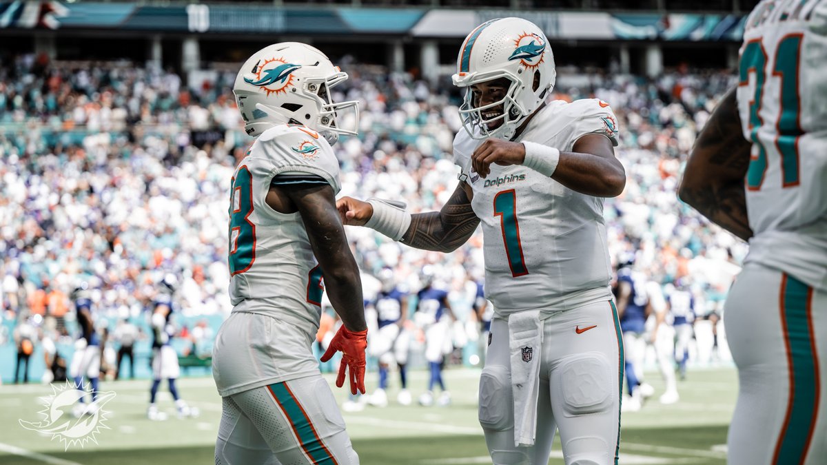 MiamiDolphins's tweet photo. 4-1.

#FinsUp https://t.co/9O2lpjLGUa