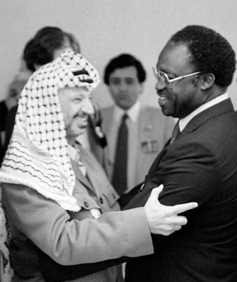 ecris_le_tien's tweet image. Le Sénégal, il était une fois, l'allié de la Palestine...

Saviez-vous que le Sénégal a été le premier pays d'Afrique noire à accueillir un bureau de  l’Organisation de libération de la Palestine (OLP) ? 

Saviez-vous également que Yasser Arafat, ancien président de la Palestine…
