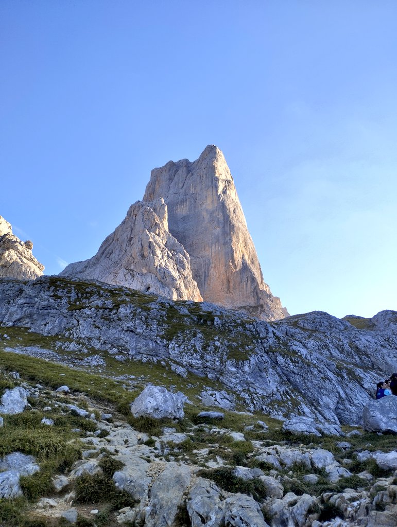 rafiscarpediem's tweet photo. ¡Hurra! #PicuUrriellu
#NaranjoDeBulnes.
Cómo mola hacer los sueños realidad. https://t.co/PnBrZiCAlh