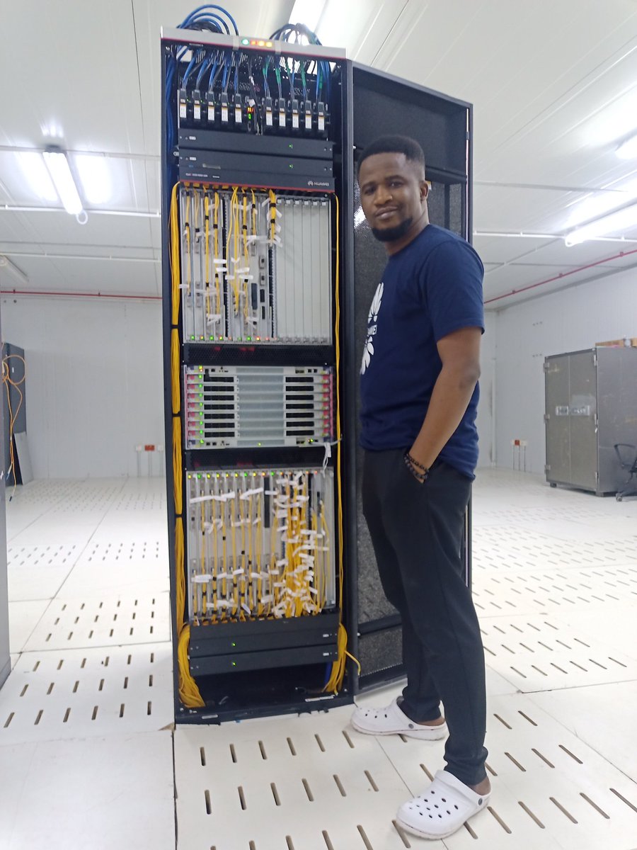 Holyvirus8's tweet image. That moment when you're feeling proud of your fiber cable management and precise labeling
#networking 
#Fiberoptics
#networksec