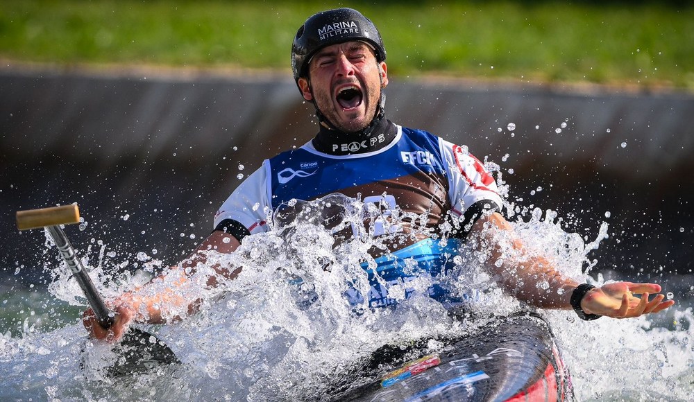 giomalago's tweet photo. In Coppa del Mondo splende l'#ItaliaTeam. Nella quinta e ultima tappa del circuito, valida anche comeย Test Event olimpico,ย successo di Raffaello #Ivaldiย nelย C1ย #canoa slalom. Tripletta di uno scatenato Thomas #Ceccon a Berlino: vittorie nei 100 e 200 dorso e nei 100 sl. Applausi! https://t.co/rWSKy2lgSS