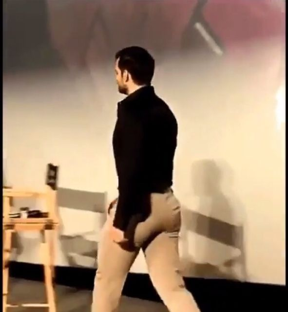 heroesbutt's tweet photo. henry cavill as superman https://t.co/ftAEnUEpcF